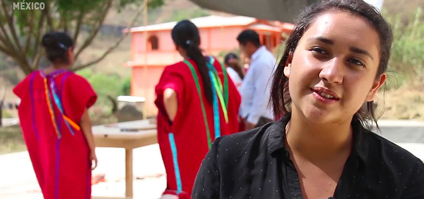 Ta Corrales Sanchez (right) leading a "Taller de Desarrollo de Capacidades Creativas" in Yosoyuxi, Oaxaca.