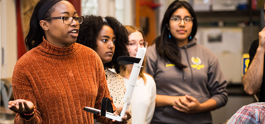 Left to Right: Alexandra Shade ‘19, presenting. Naomi Dereje ‘20, Isa Chuirillo ‘22, Luisa Apolaya Torres ‘21. D-Lab Presentations with our final prototype.